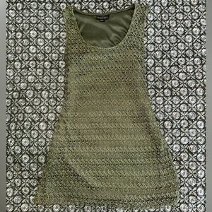 Women’s Size M Roz & Ali knit metallic tank top